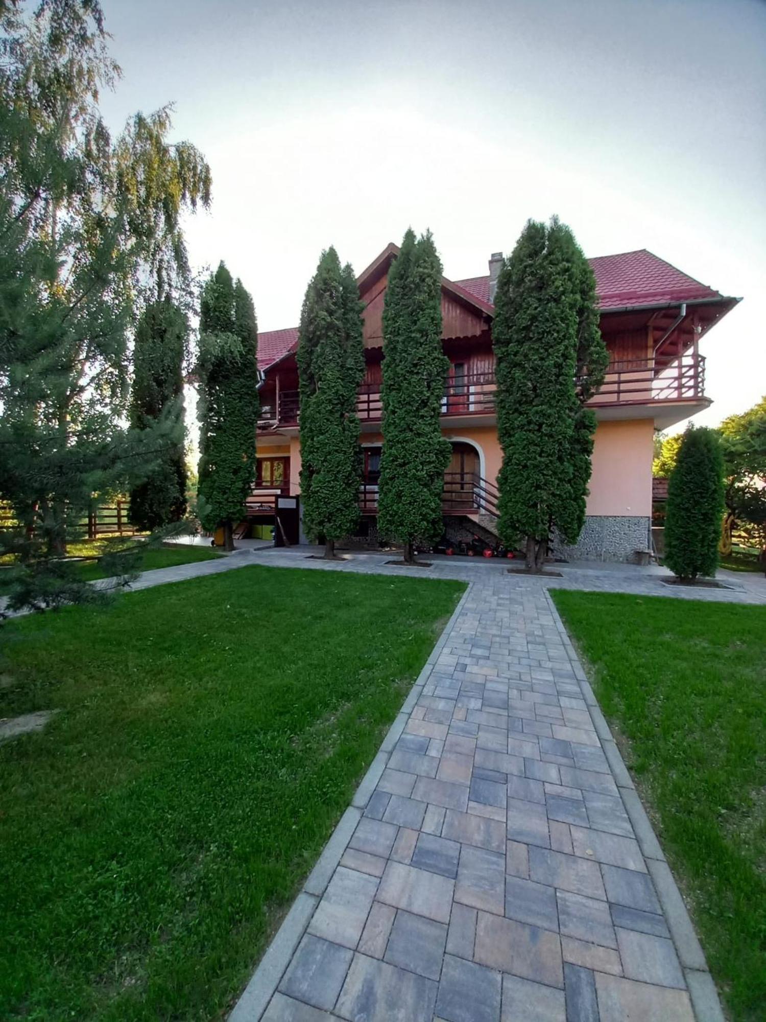 Rapsodia Muntilor Hotel Felsőszombatfalvi üdülőtelep Kültér fotó